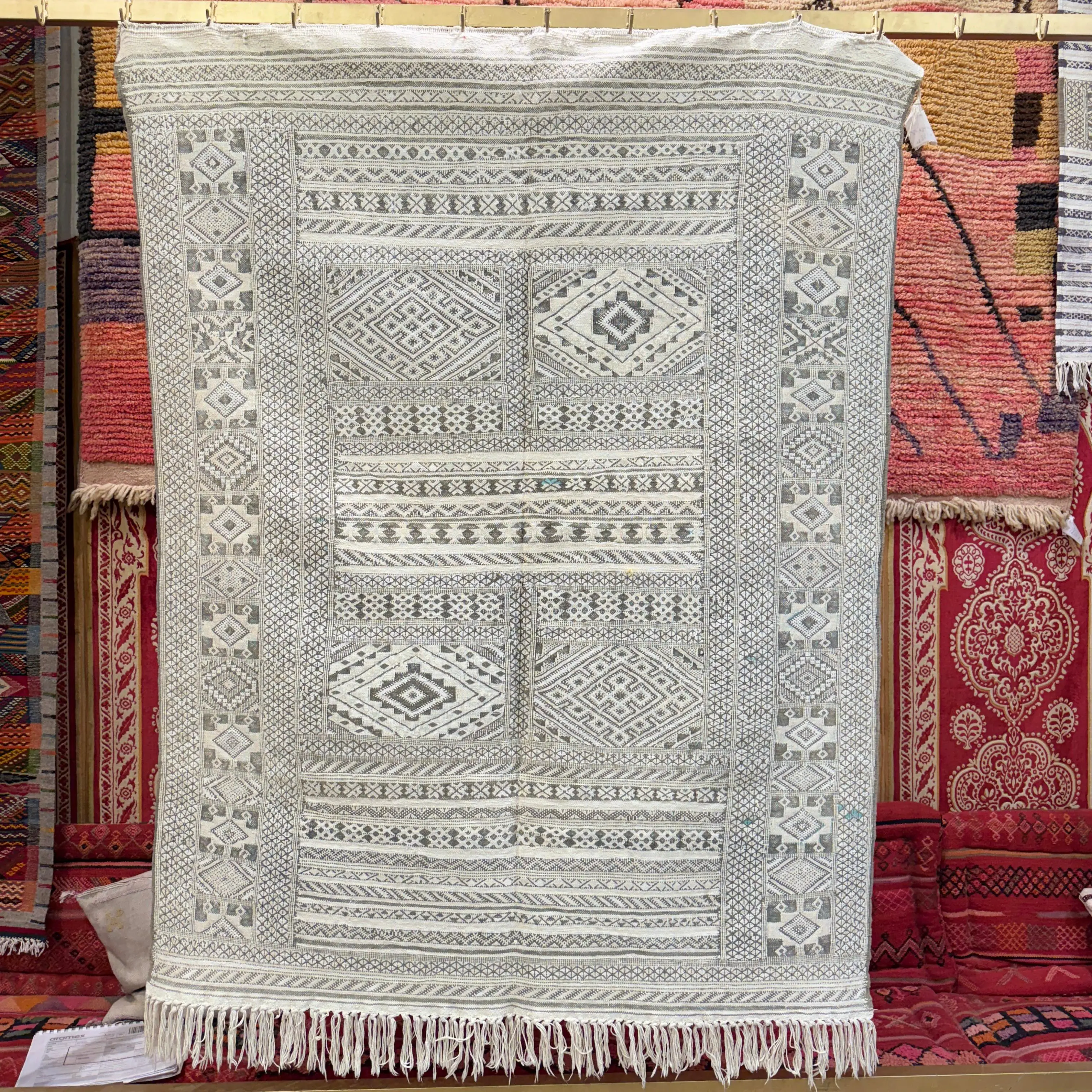 Gorgeous Vintage Kilim Moroccan Rug | Boho Wool Carpet for Living Room - Kilim rugs