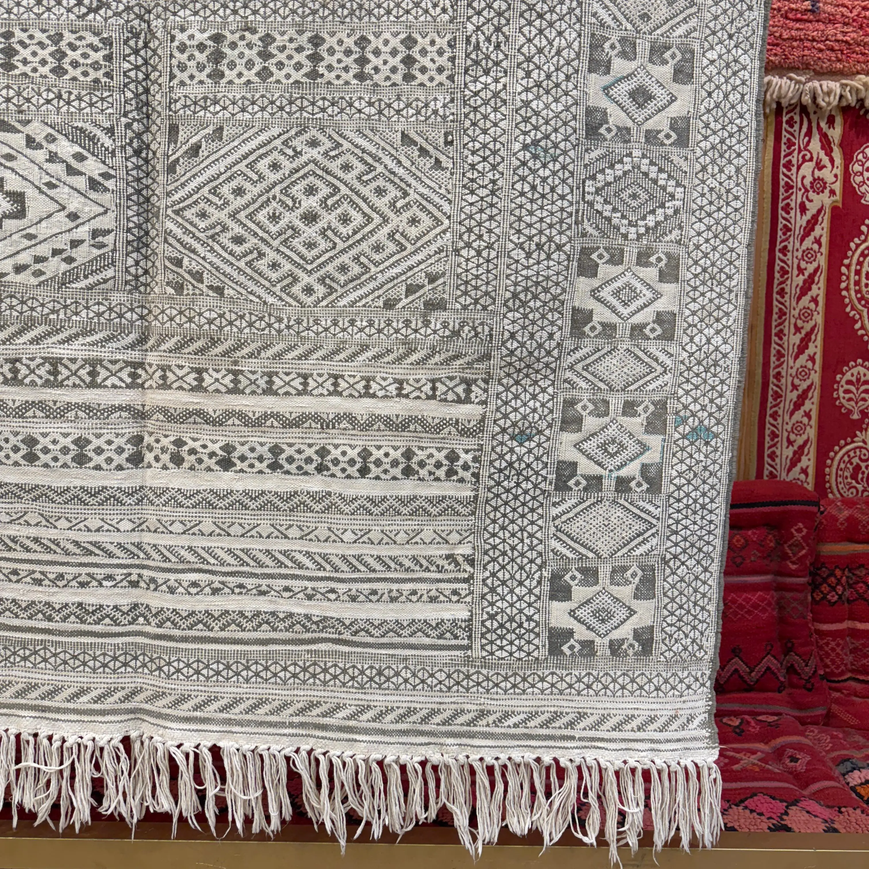 Gorgeous Vintage Kilim Moroccan Rug | Boho Wool Carpet for Living Room - Kilim rugs