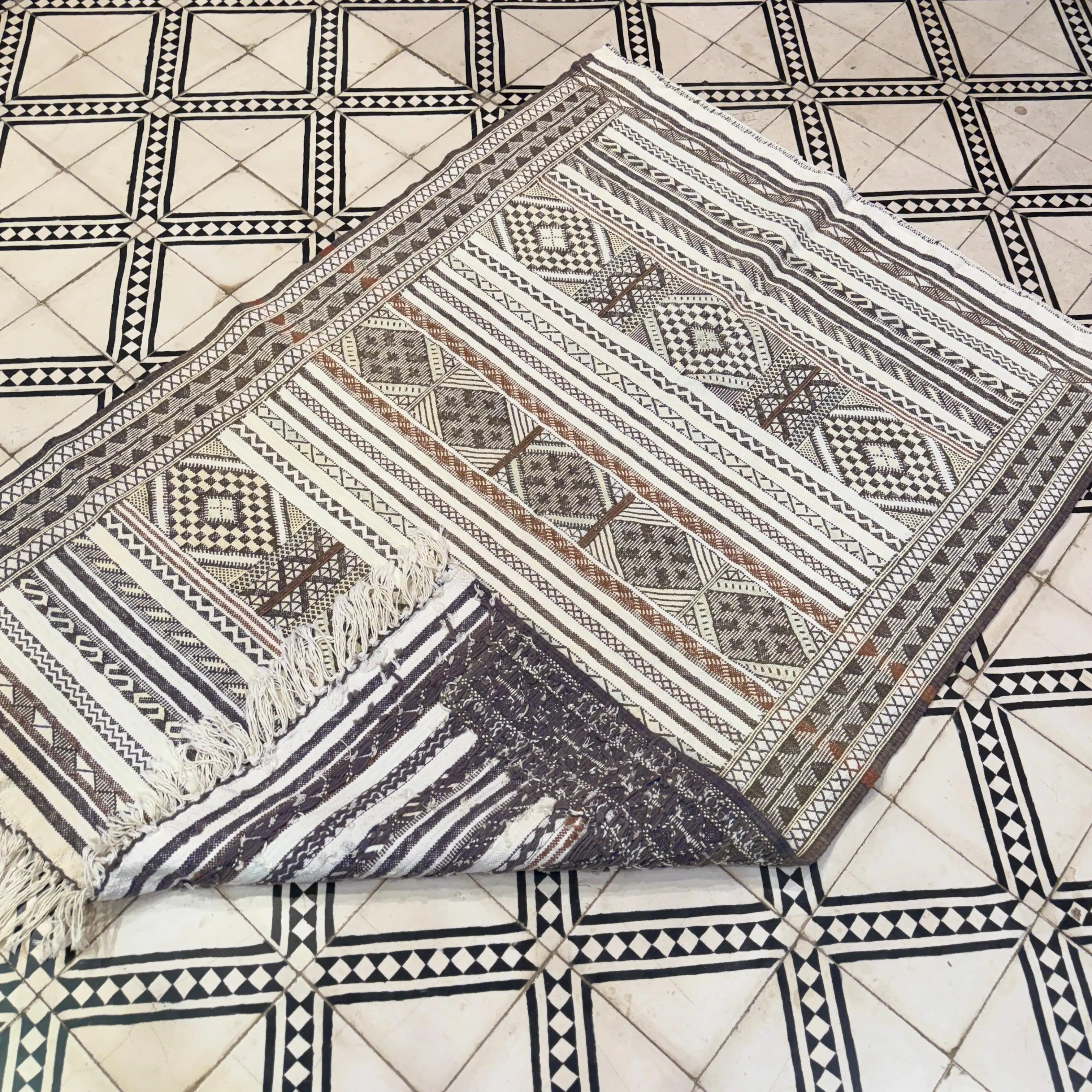 Traditional Turkish Handmade Kilim Rug | Custom Wool Carpet for Bedroom Décor