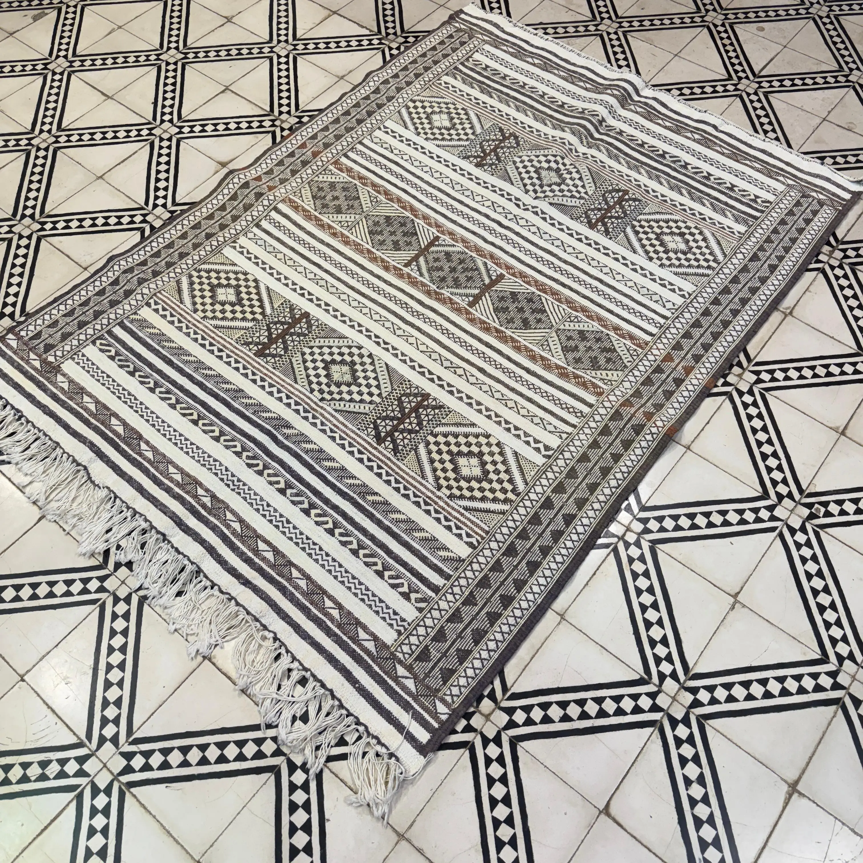 Traditional Turkish Handmade Kilim Rug | Custom Wool Carpet for Bedroom Décor