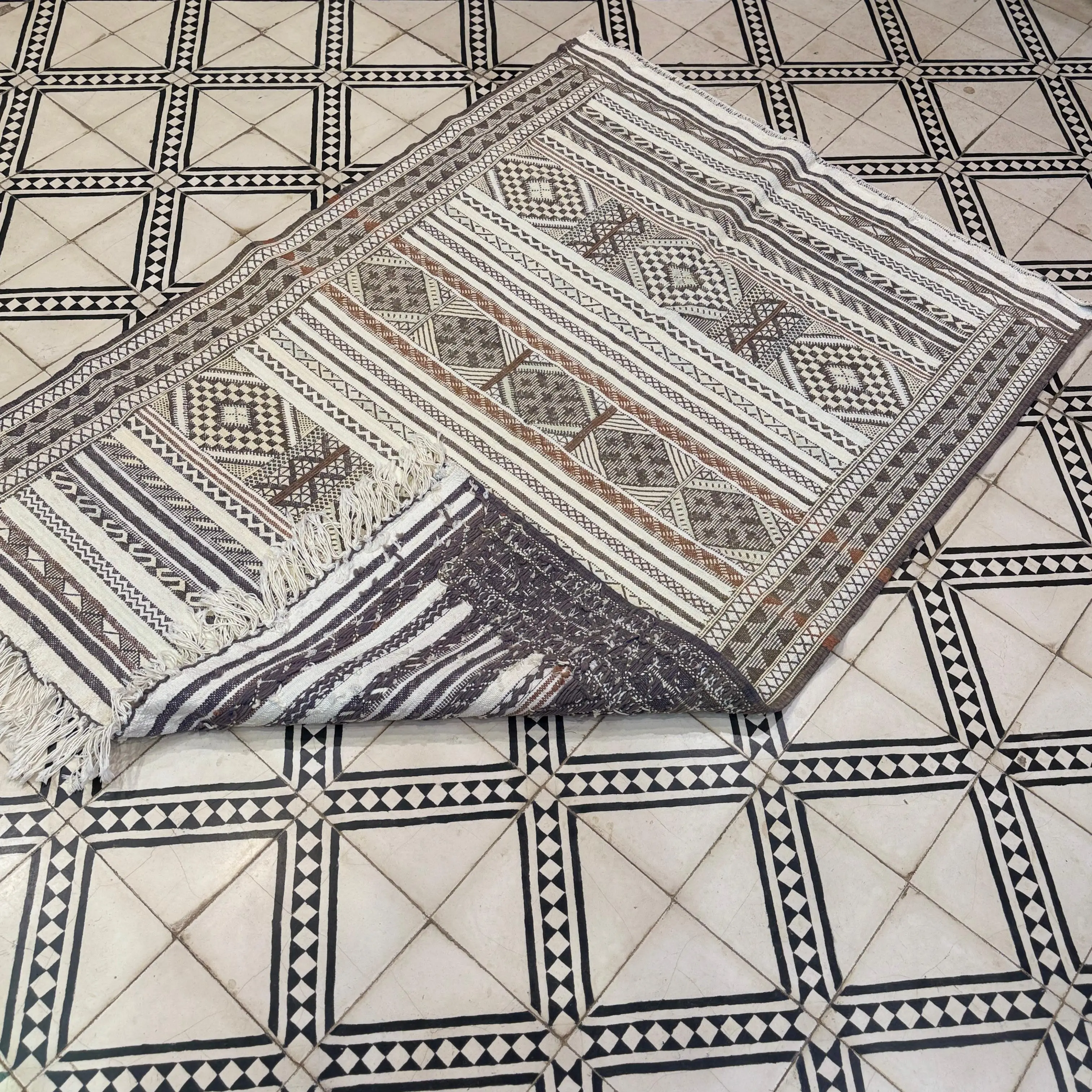 Traditional Turkish Handmade Kilim Rug | Custom Wool Carpet for Bedroom Décor