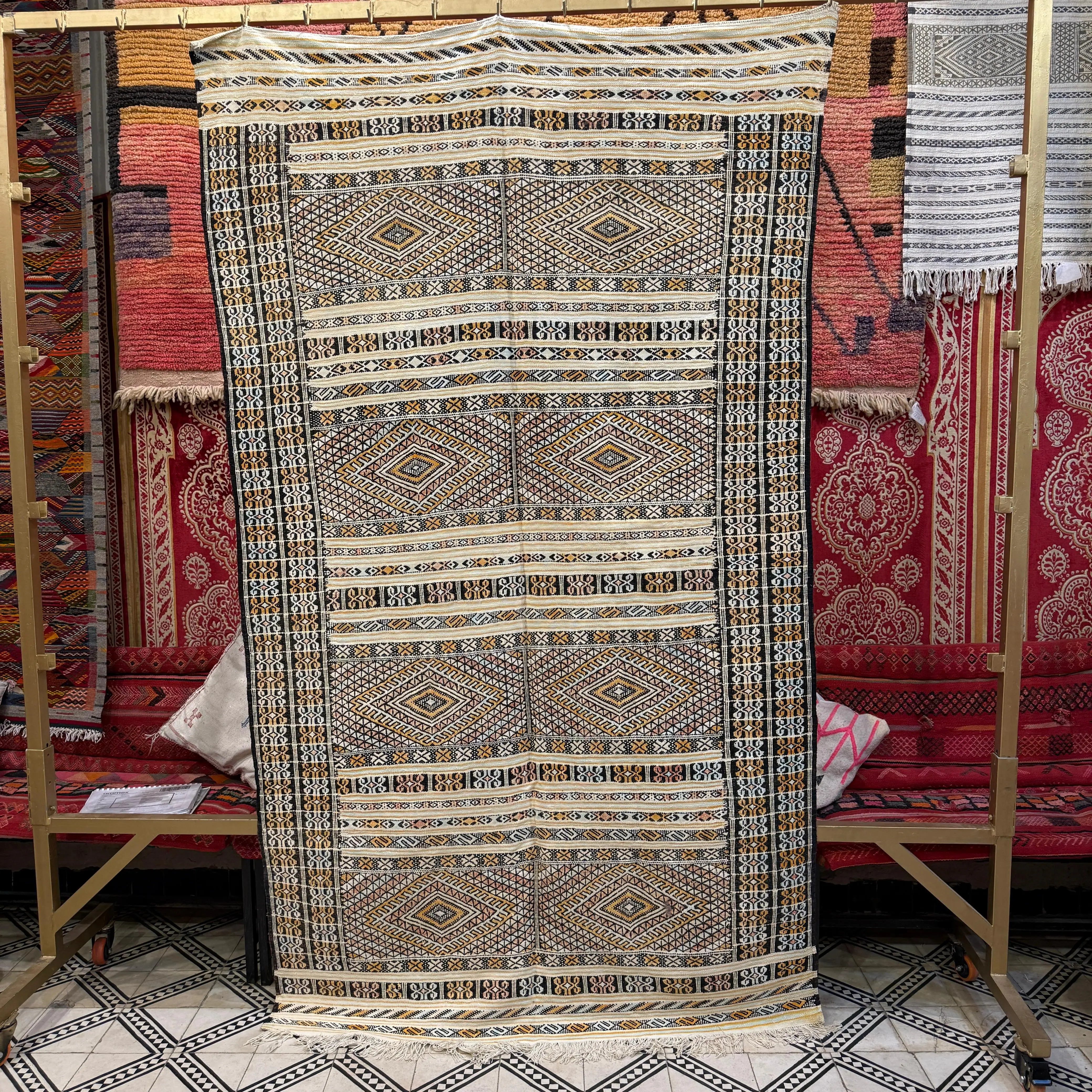 Handmade Kilim Dhurrie Rug | Multi Sizes Vintage-Inspired Carpet | Tapis à Ourlet Rayé pour Salon au Ton Doux
