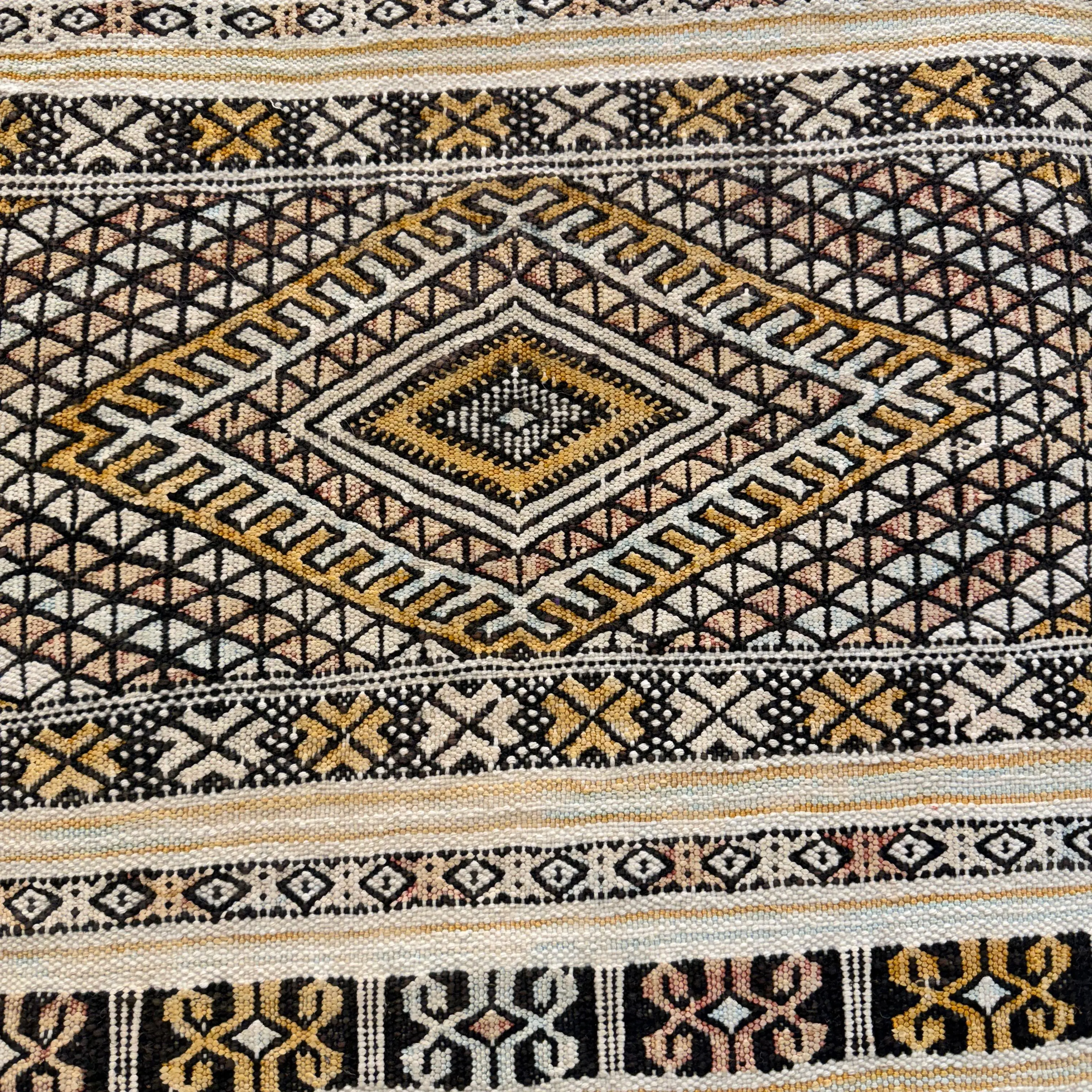 Handmade Kilim Dhurrie Rug | Multi Sizes Vintage-Inspired Carpet | Tapis à Ourlet Rayé pour Salon au Ton Doux