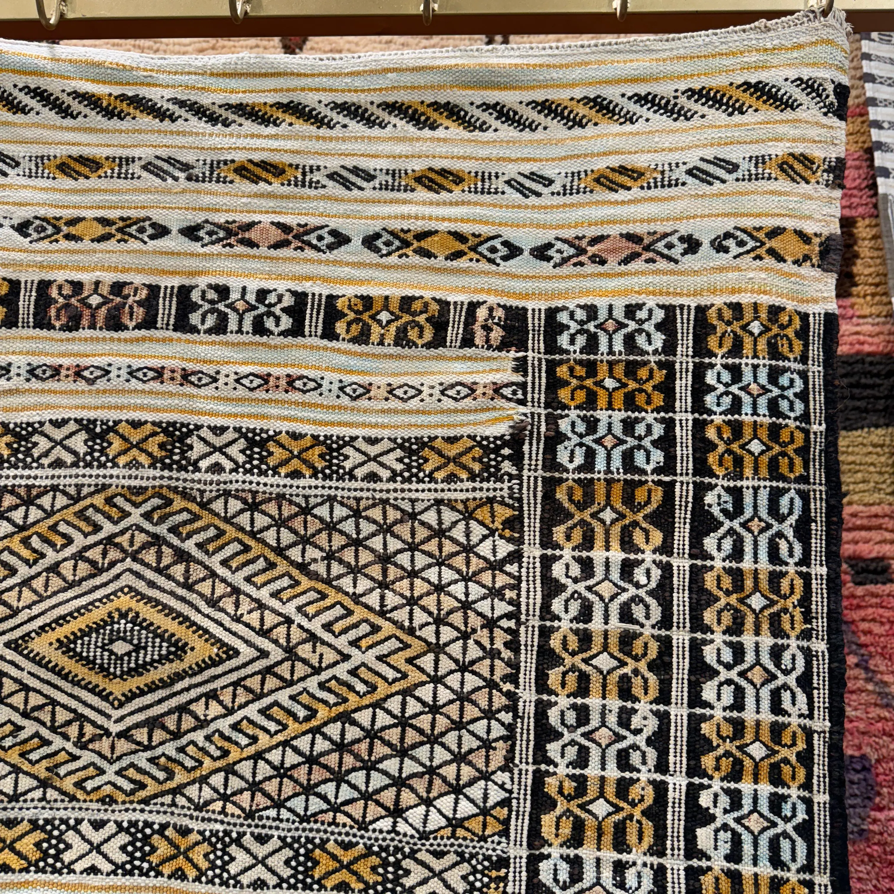 Handmade Kilim Dhurrie Rug | Multi Sizes Vintage-Inspired Carpet | Tapis à Ourlet Rayé pour Salon au Ton Doux