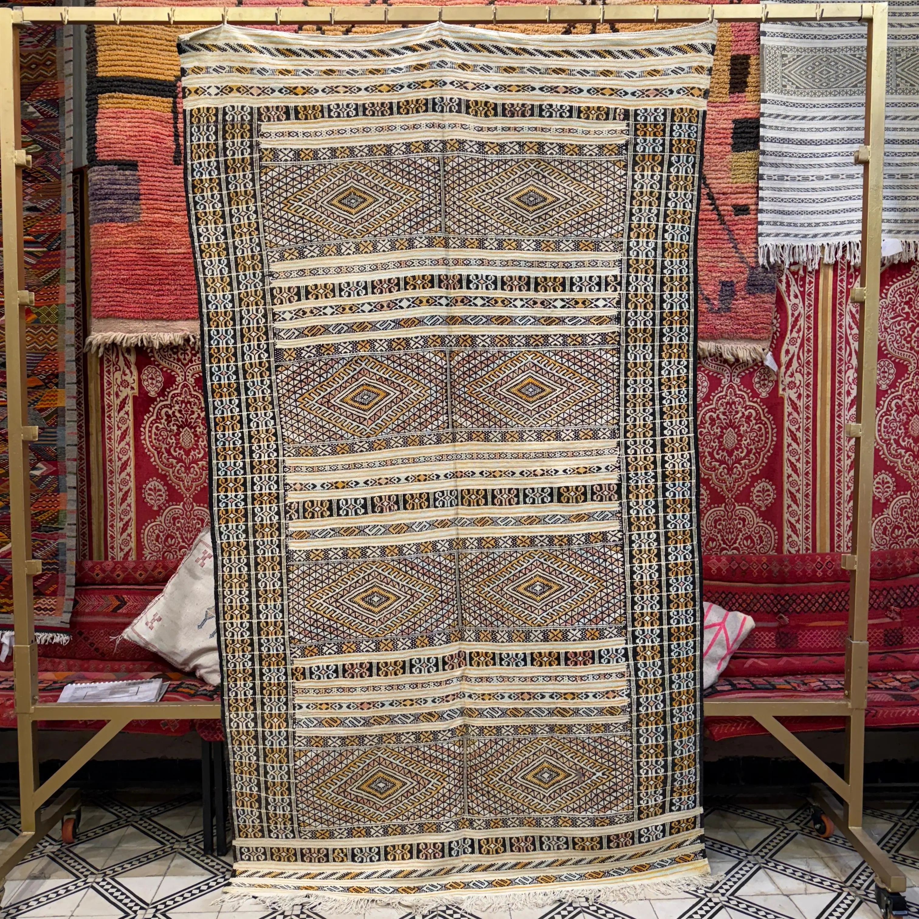 Handmade Kilim Dhurrie Rug | Multi Sizes Vintage-Inspired Carpet | Tapis à Ourlet Rayé pour Salon au Ton Doux