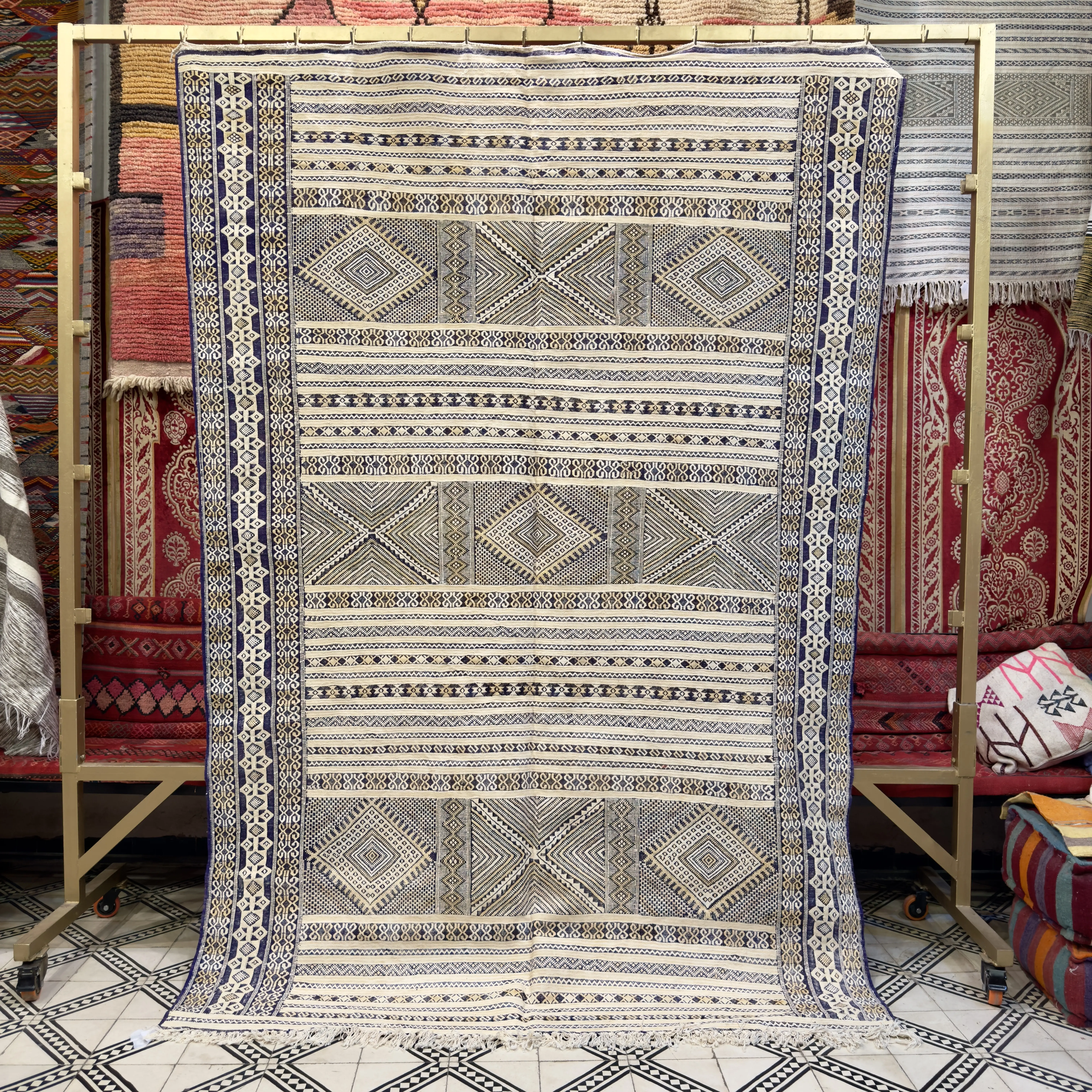 Luxury Berber Kilim Rug – Hand-Embroidered Agave Silk & Dromedary Hair (273 × 184 cm)