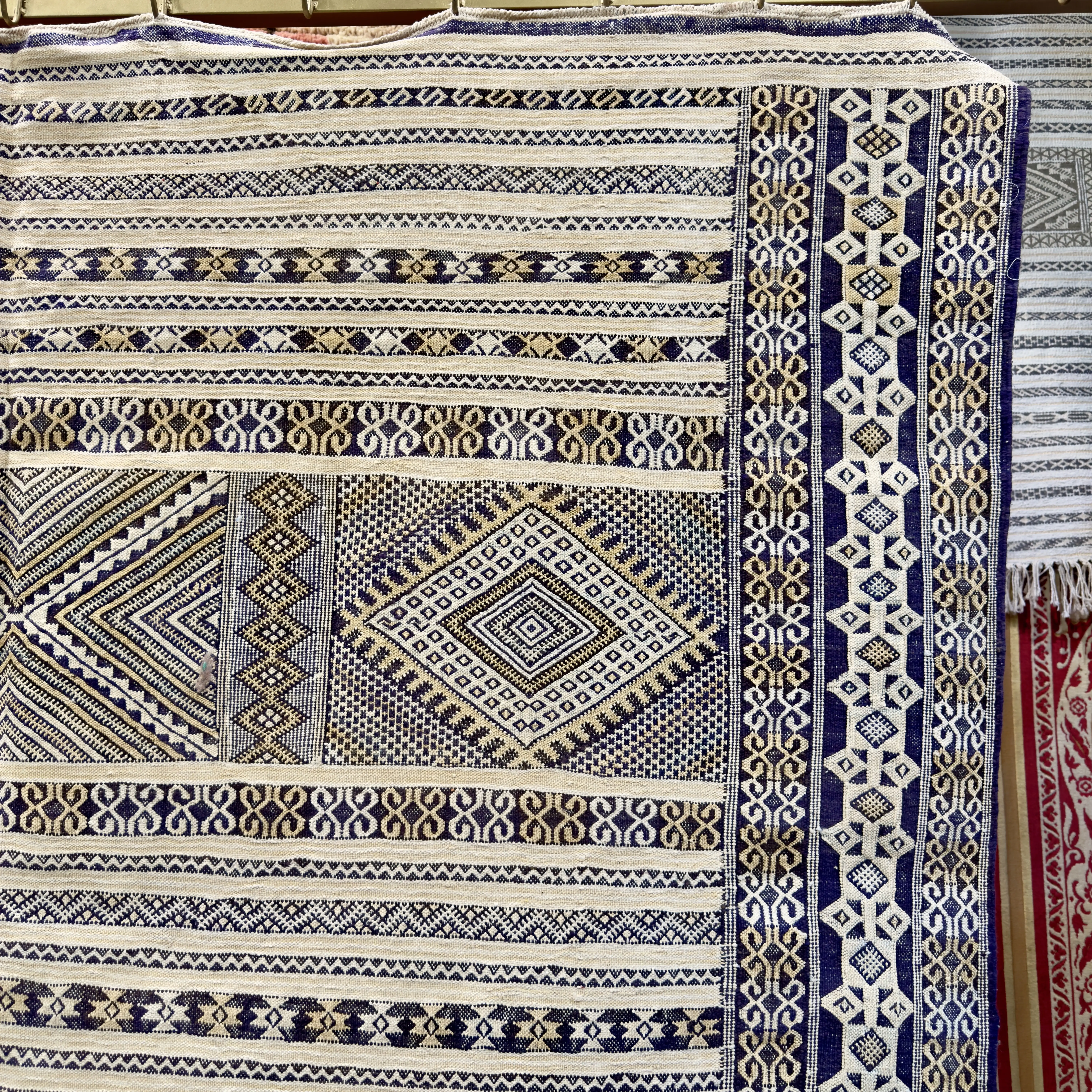 Luxury Berber Kilim Rug – Hand-Embroidered Agave Silk & Dromedary Hair (273 × 184 cm)