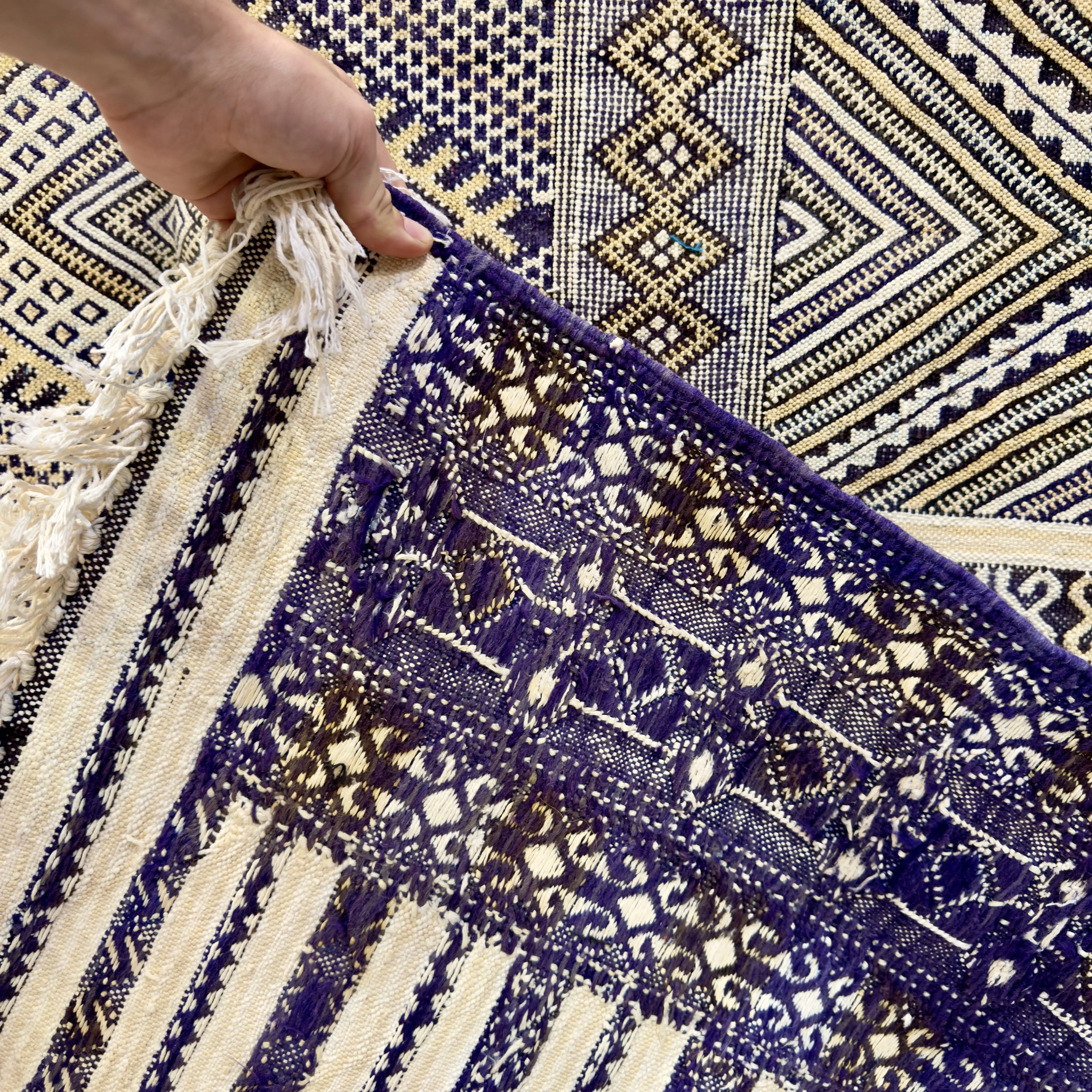 Luxury Berber Kilim Rug – Hand-Embroidered Agave Silk & Dromedary Hair (273 × 184 cm)