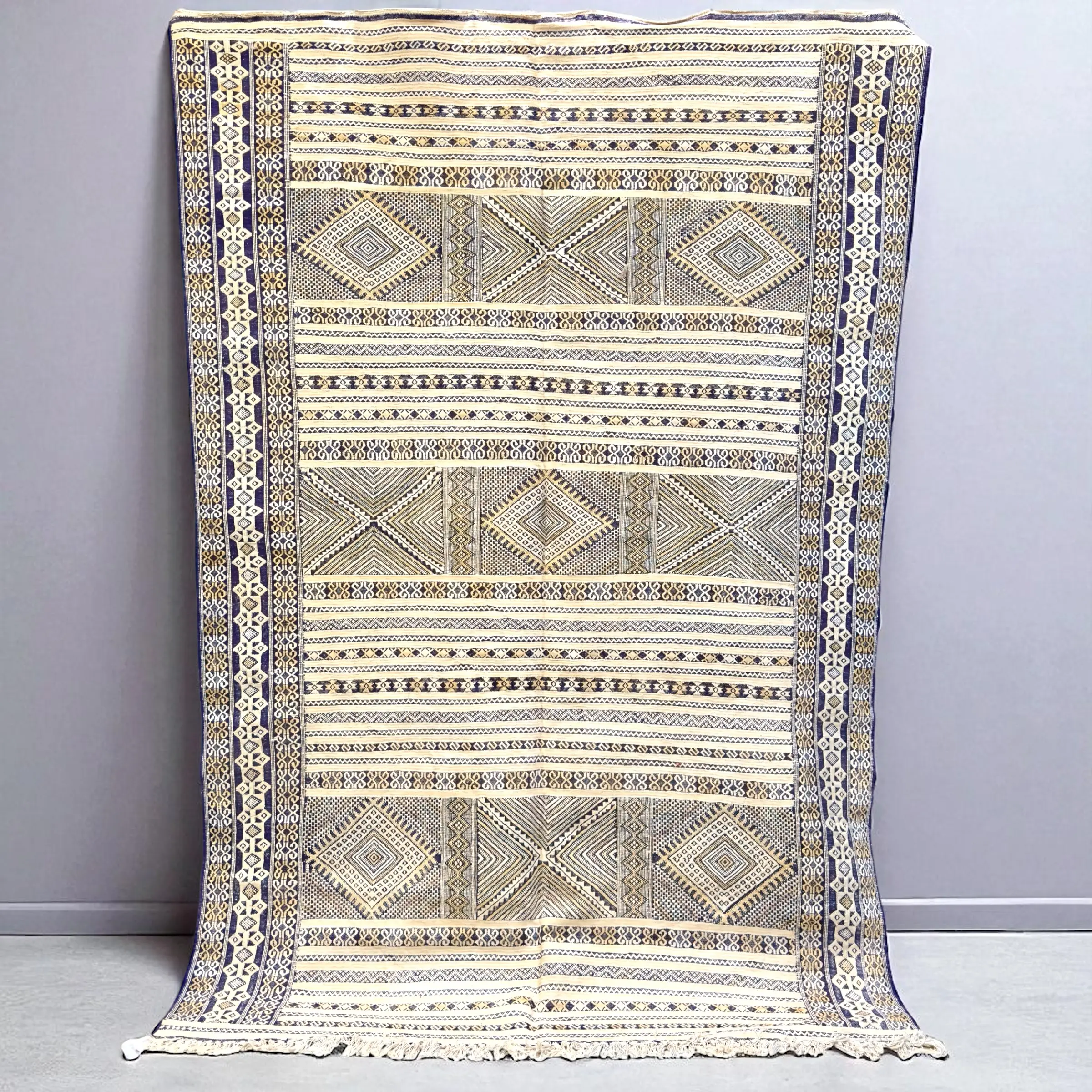 Luxury Berber Kilim Rug – Hand-Embroidered Agave Silk & Dromedary Hair (273 × 184 cm)