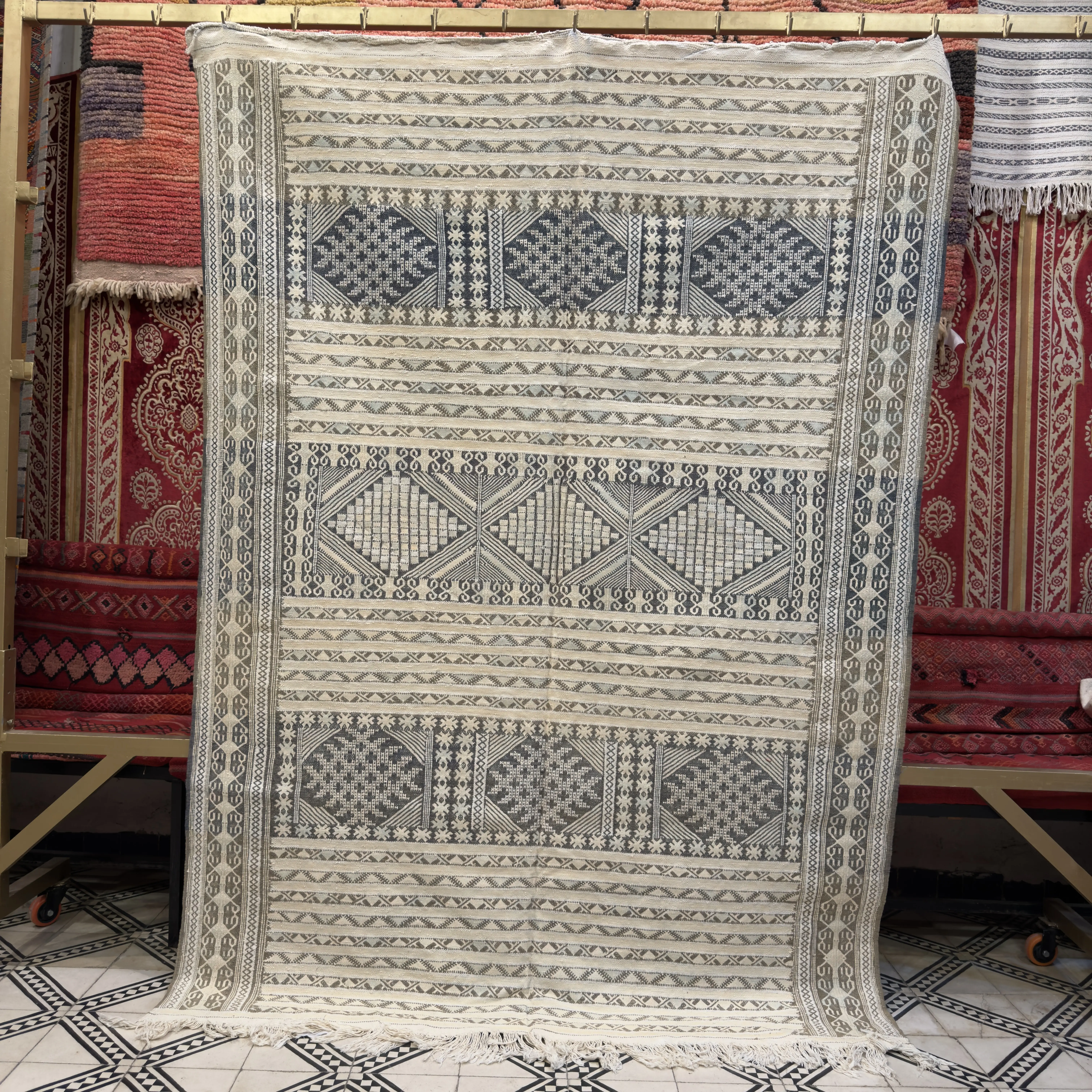Authentic Berber Kilim – Handmade Moroccan Rug | 100% Natural Agave Silk & Dromedary Wool | 230 × 157 cm (7.5 × 5.2 ft)