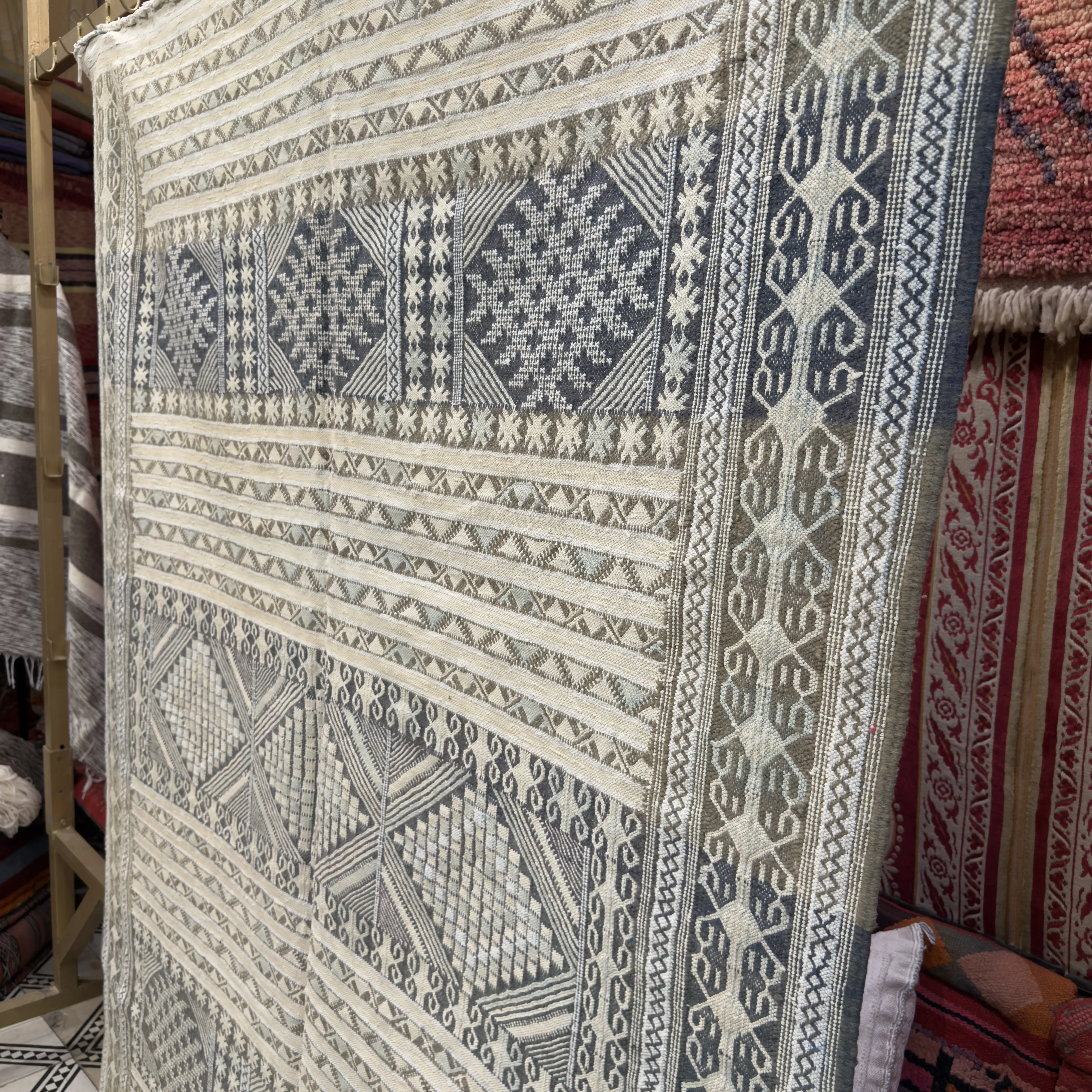 Authentic Berber Kilim – Handmade Moroccan Rug | 100% Natural Agave Silk & Dromedary Wool | 230 × 157 cm (7.5 × 5.2 ft)