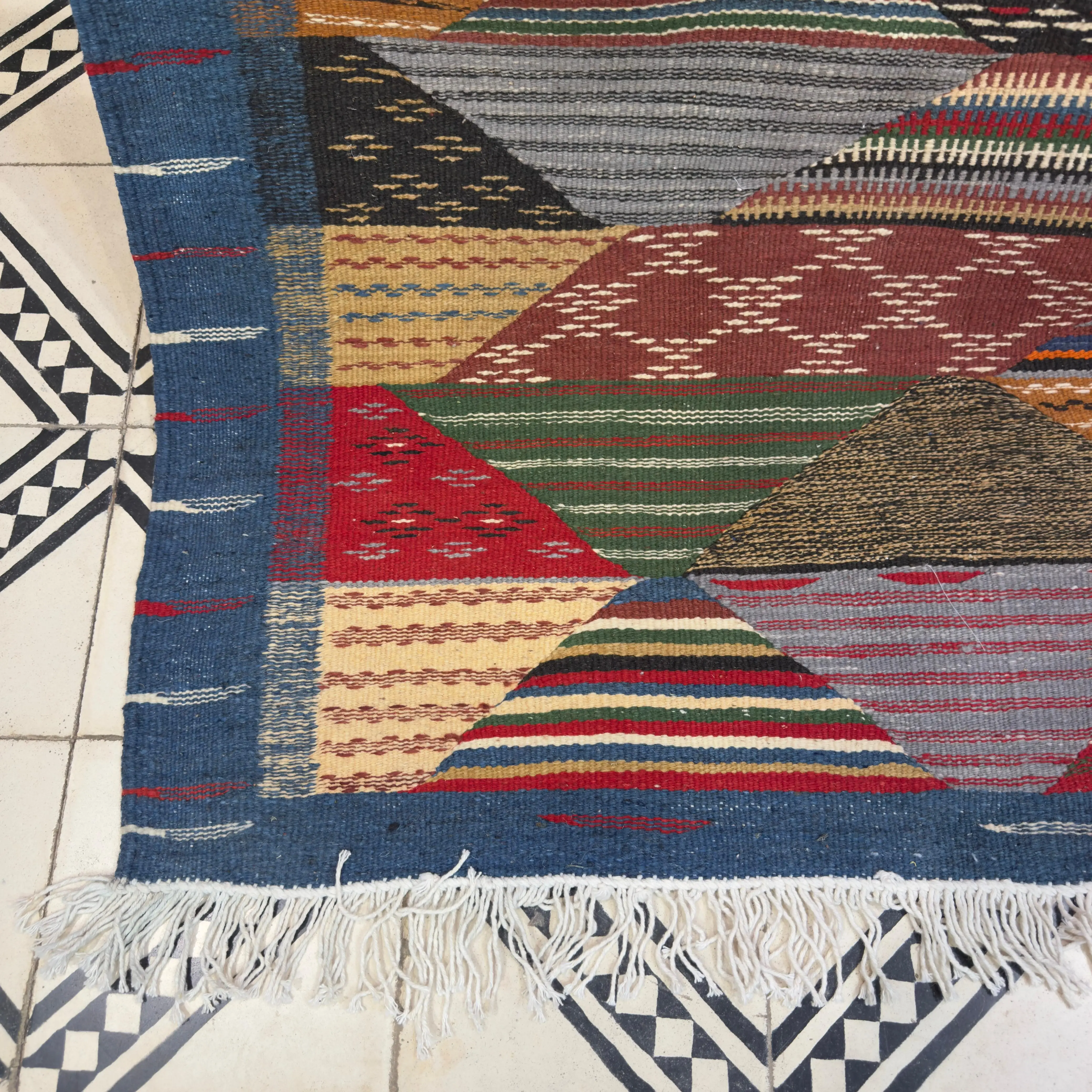 Authentic Berber Kilim – Handmade Moroccan Rug in Natural Agave Silk | Picasso Kilim by Marocartisan - 250/160CM / 98.4 x 63 inches