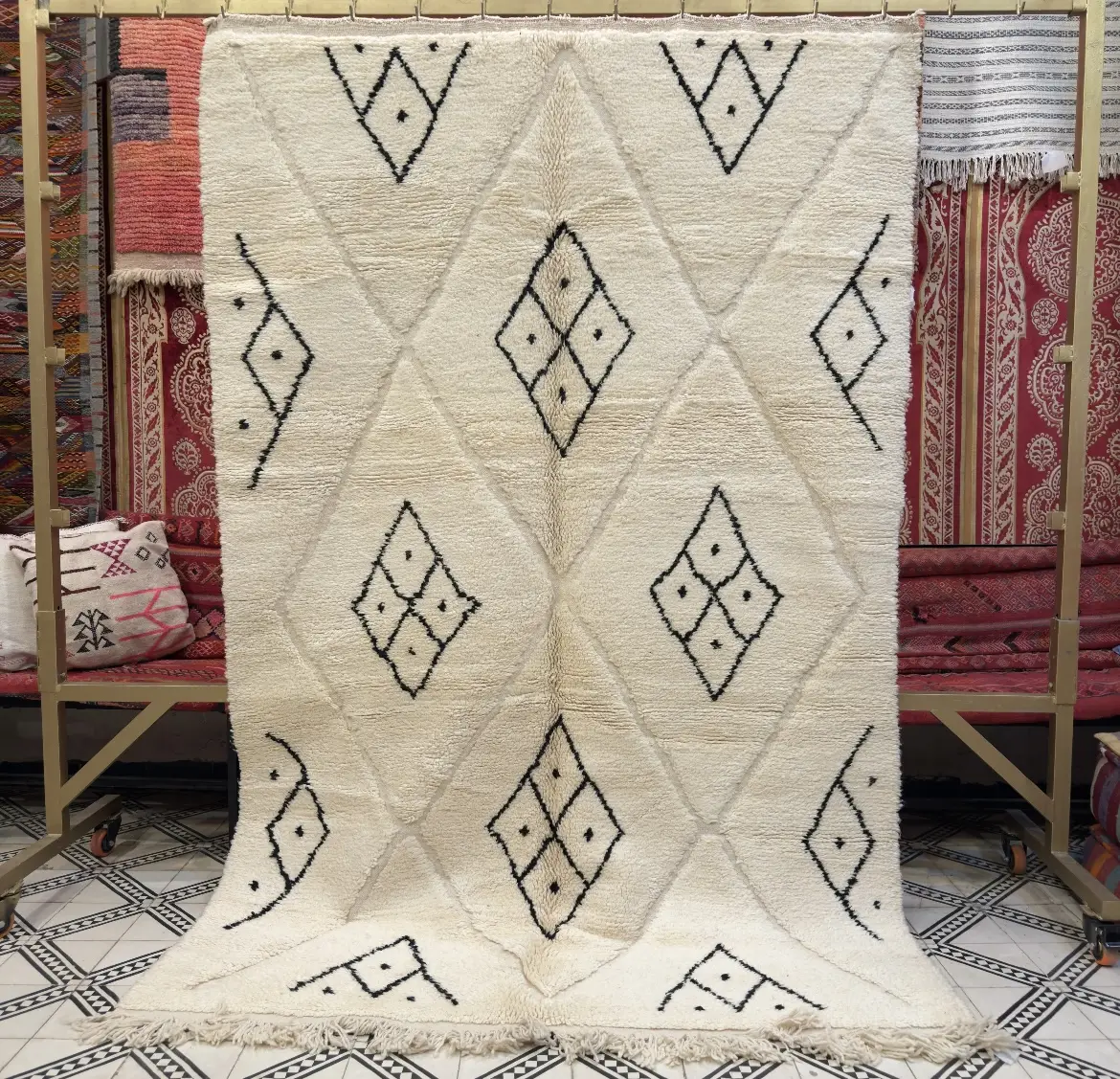 Vintage Moroccan Beni Ourain Rug – Authentic Handmade Area Carpet - 220×140 cm/ 7,3 × 4,7 feet