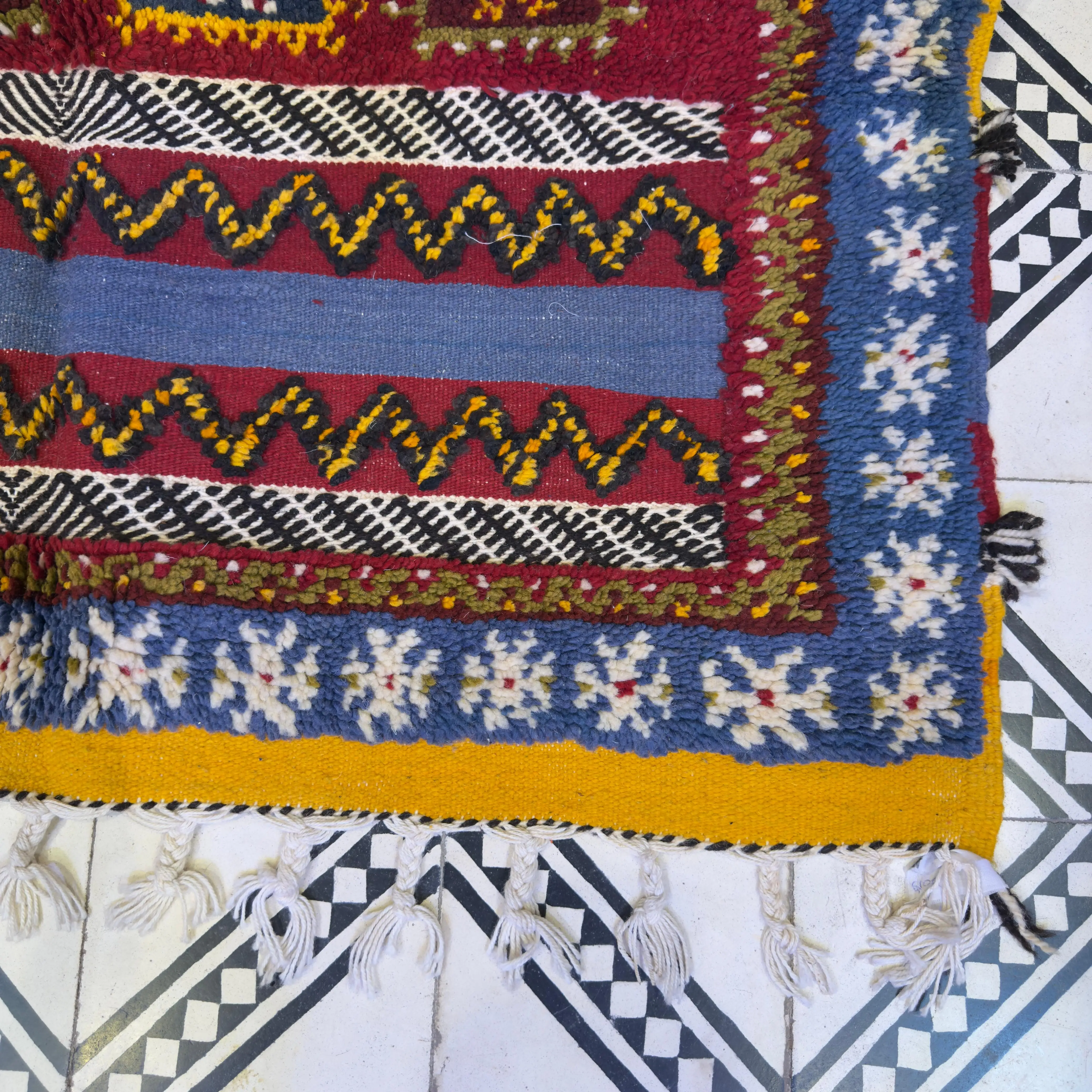 Taznakht Trio – Artisan Berber Rug - 207/212CM / 81.5 x 83.5 inches
