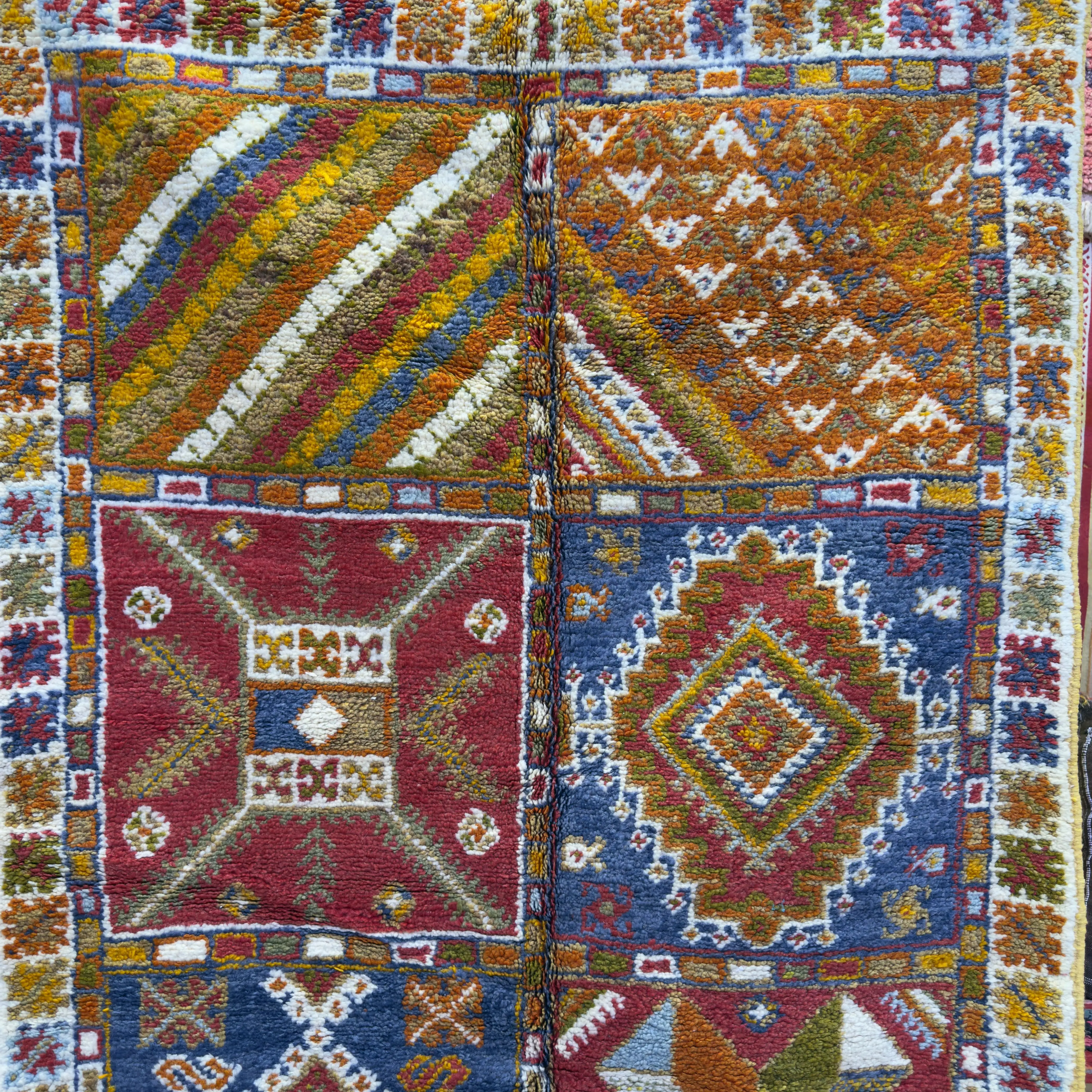 Sahara Threads – evokes Moroccan desert beauty and artisanal weaving. - 206/208 CM / 81.1 x 81.9 inches.
