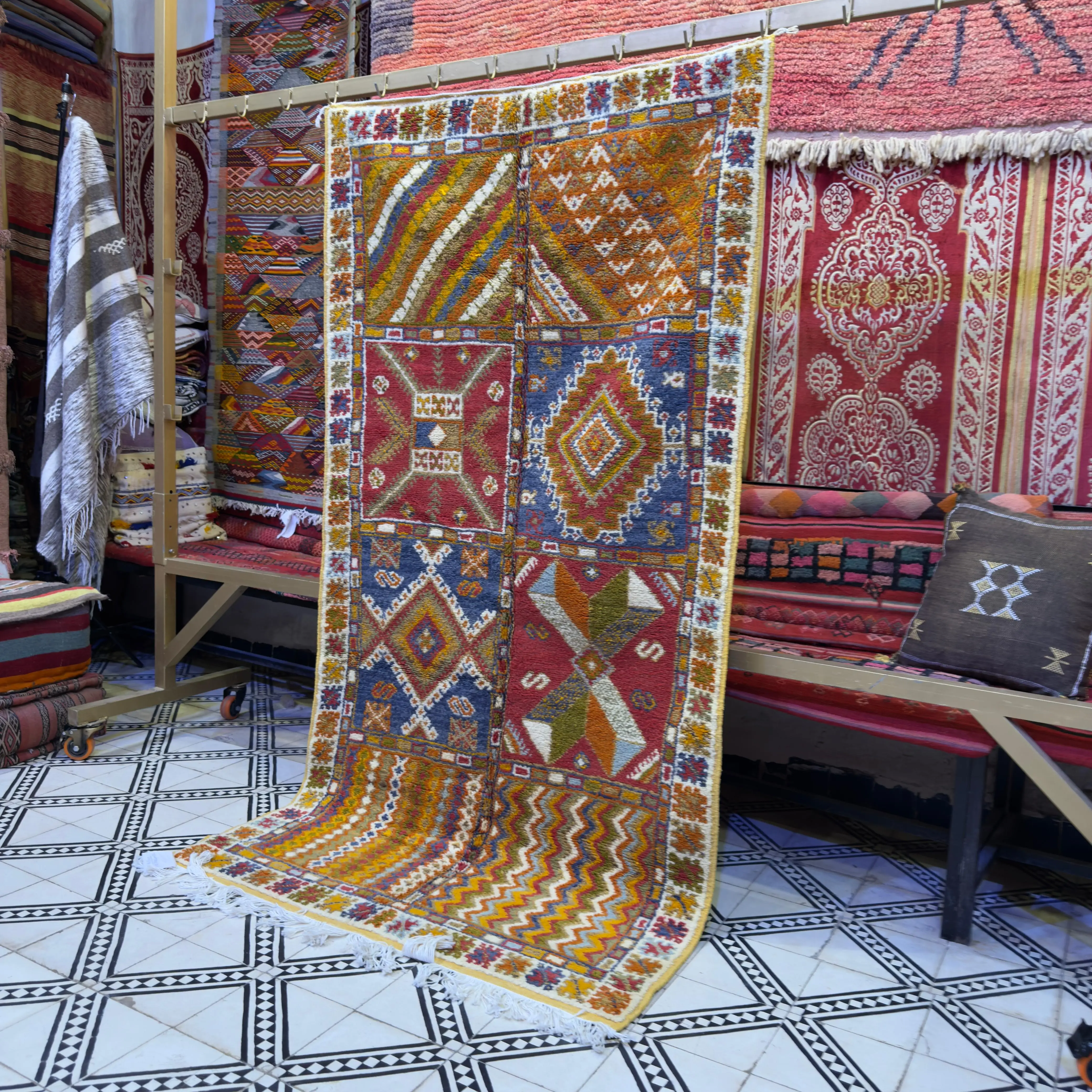 Sahara Threads – evokes Moroccan desert beauty and artisanal weaving. - 206/208 CM / 81.1 x 81.9 inches.