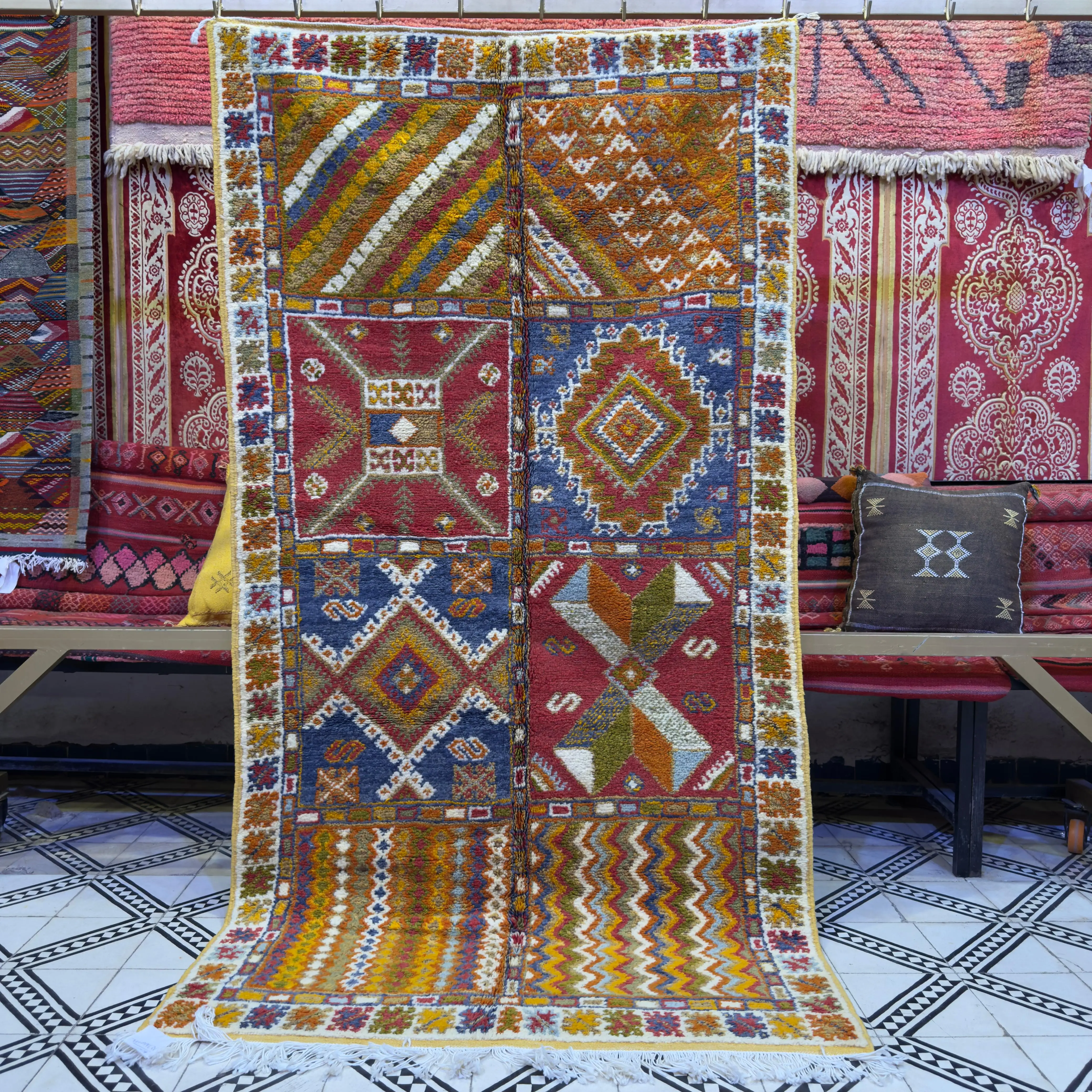 Sahara Threads – evokes Moroccan desert beauty and artisanal weaving. - 206/208 CM / 81.1 x 81.9 inches.