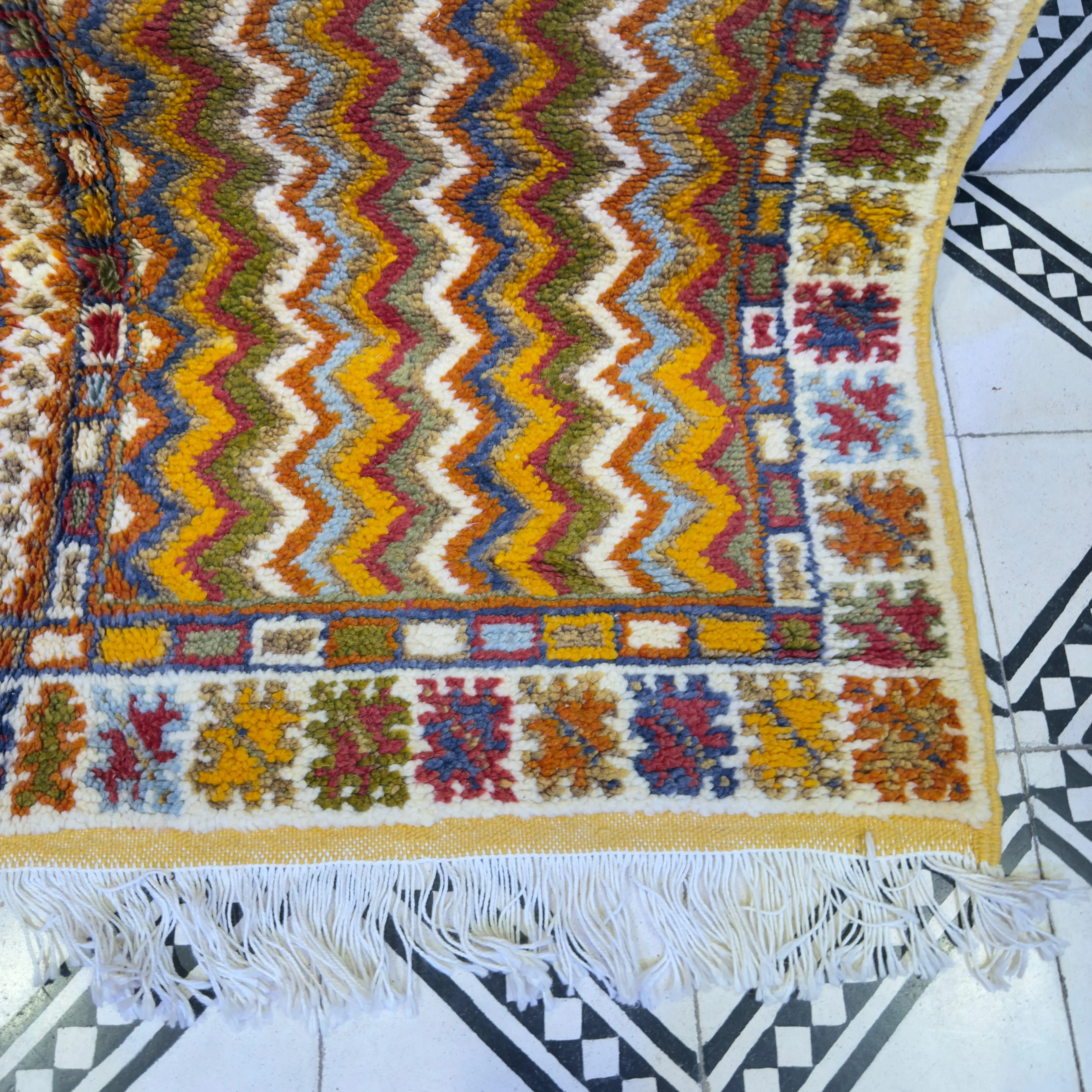 Sahara Threads – evokes Moroccan desert beauty and artisanal weaving. - 206/208 CM / 81.1 x 81.9 inches.