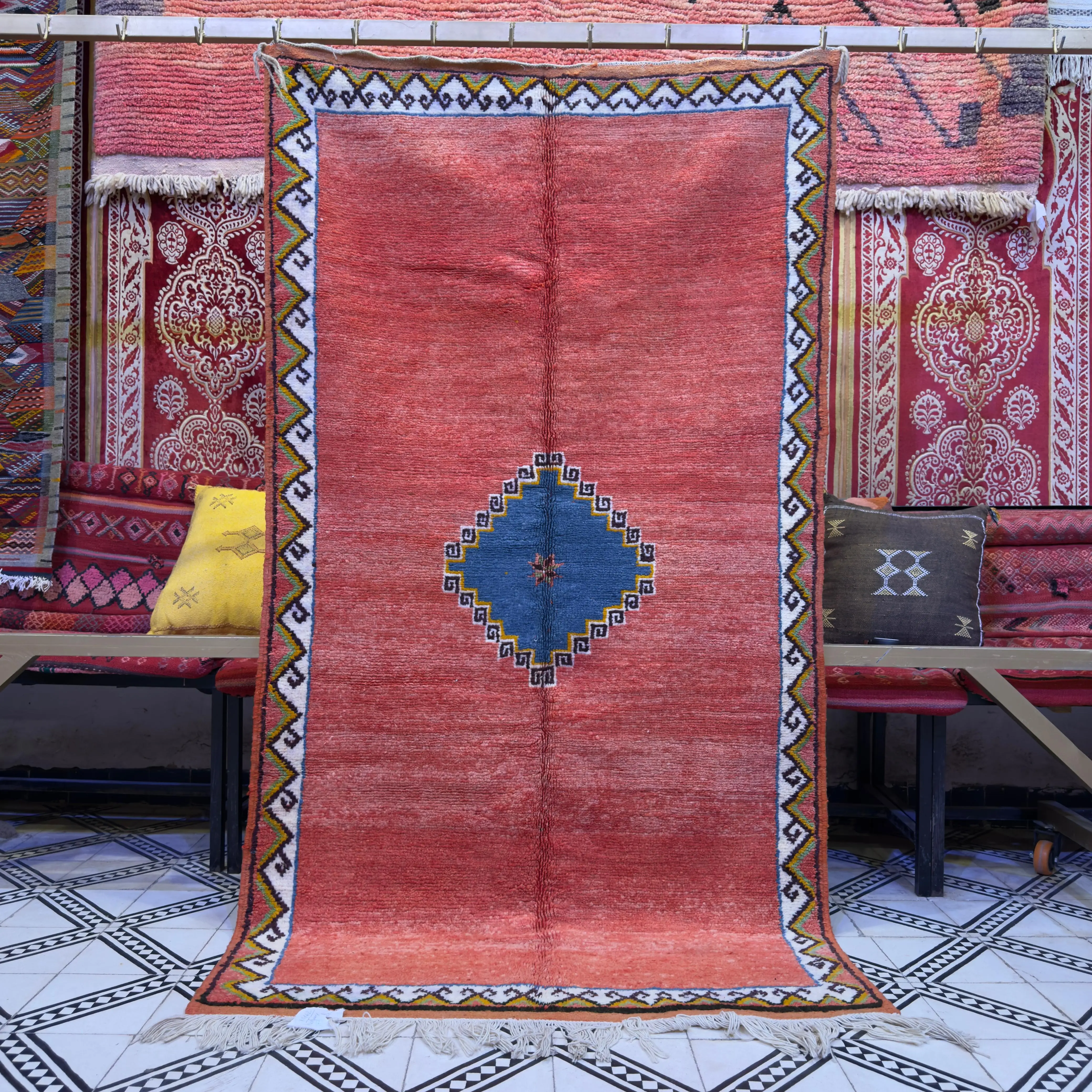 Berber Red Kilim – Vintage Moroccan Craftsmanship - 204/110CM / 80.31 /43.31 inches