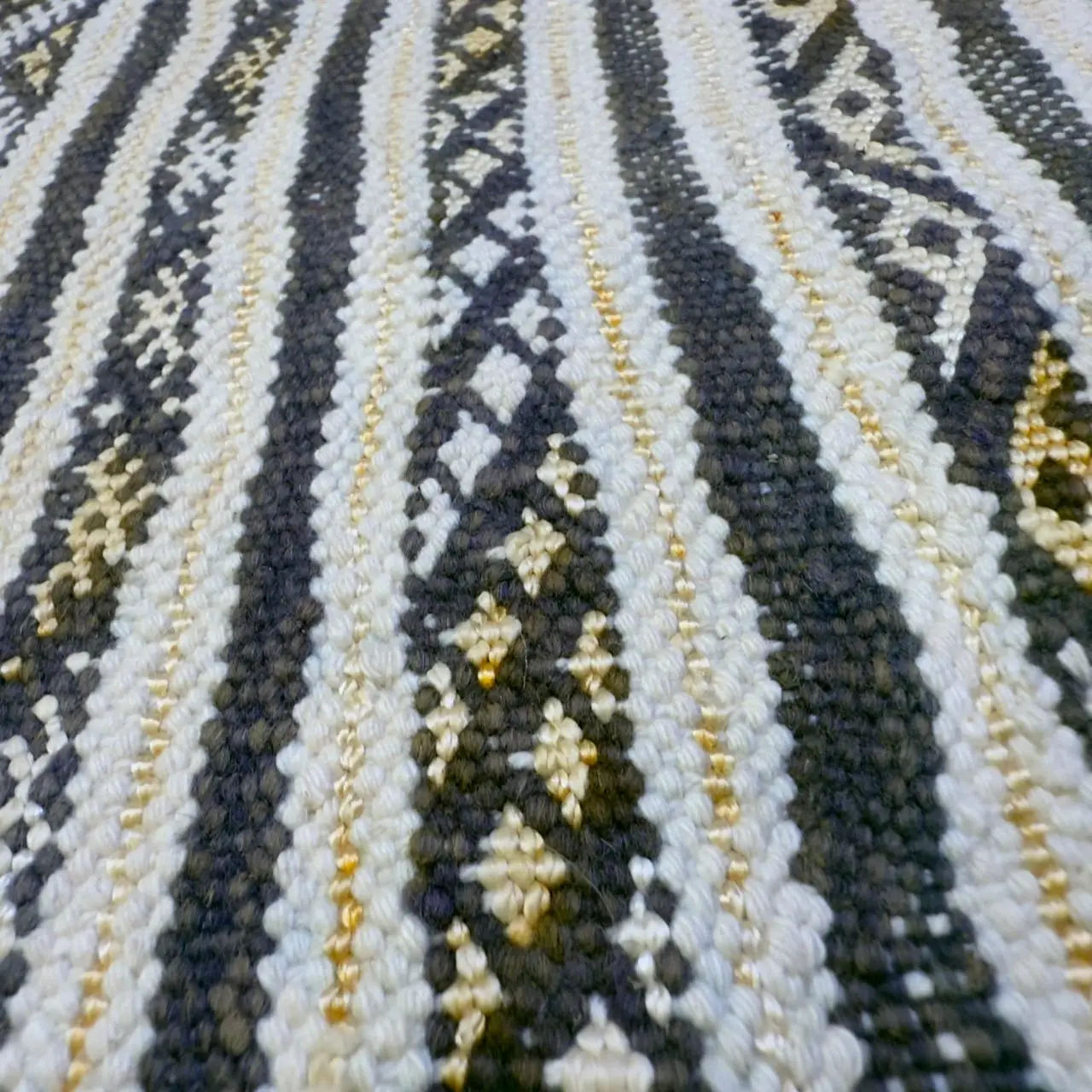 Handwoven Berber Kilim Rug – Authentic Moroccan Design