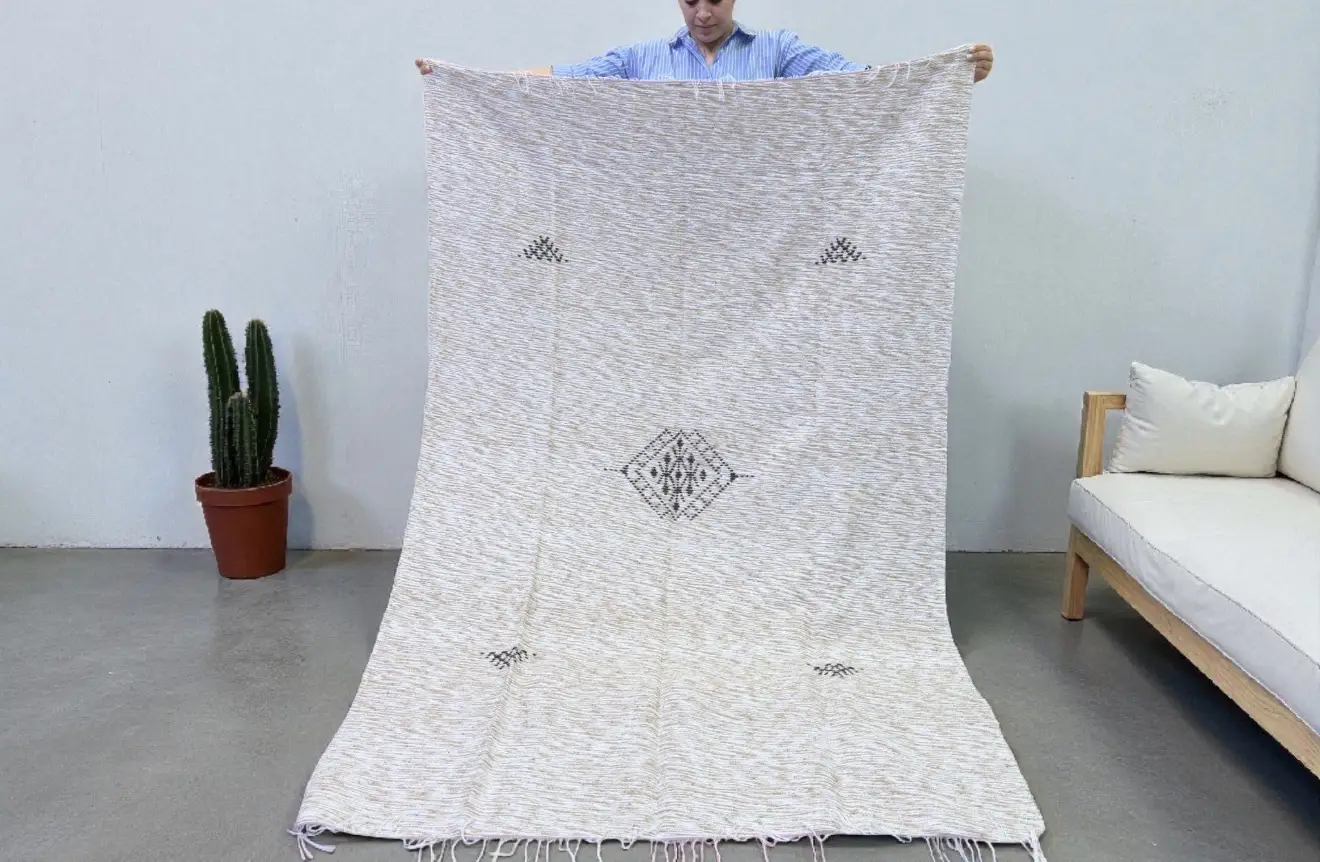 Handmade Eco-Friendly Berber Blanket – Moroccan Wool Throw with Natural Dyes | Authentic Artisan Craft - Artisanal Pillows & Handwoven Wool Blankets